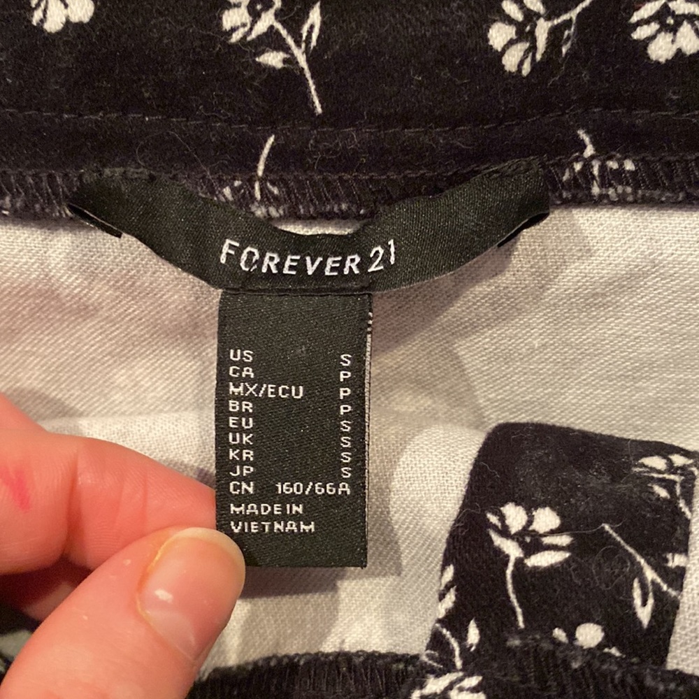 Forever 21 Women’s Small Cotton Black Floral Button Up Mini Skirt - Picture 4 of 5